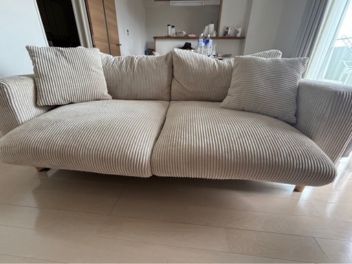 7月12日まで‼️特価！ソファ　コーデュロイ　ホワイト　クッションつき　2-3人がけ