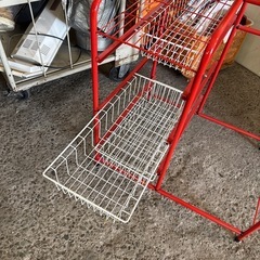 7/3までにん引き取り可能な方　お値下げ 赤　ワイヤー収納の画像