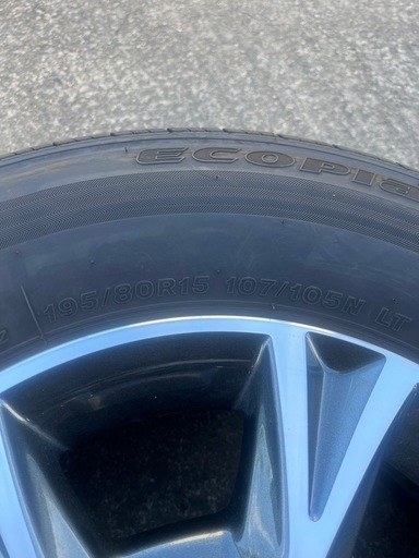 ハイエース純正5本タイヤセット