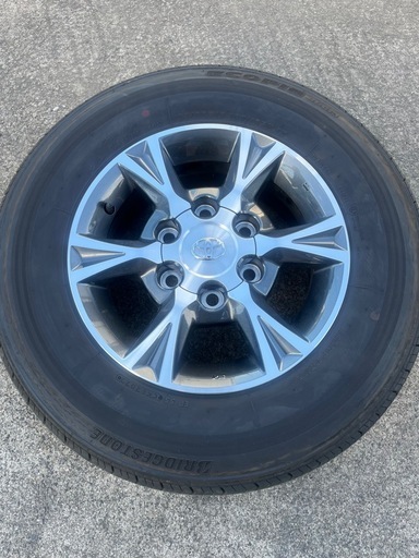 ハイエース純正5本タイヤセット