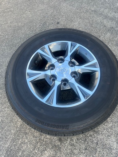 ハイエース純正5本タイヤセット