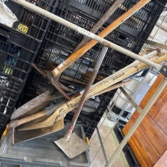 ショベル　ツルハシ　クワなど　長もの道具の画像