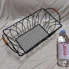 【まだ受付中・送付可能】未使用品 ワイヤーバスケット♪ しっかりしているので小物入れやガーデニングに活躍♪ ダークグリーン♪ 早い者勝ちです✨✨の画像