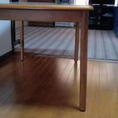 ダイニングテーブルの画像