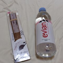 【まだ受付中・送付可能】未使用品 ポリエステル素材の扇子♪ 汚れにも強い♪ 猫と蝶々結び♪ 早い者勝ちです✨✨の画像