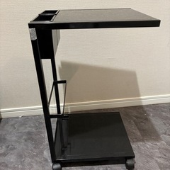 サイドテーブル