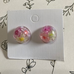 20手作りレジンかすみ草ピアス