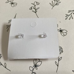 20手作りレジンかすみ草ピアスの画像