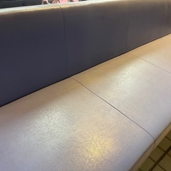 きれいな2〜3人掛けベンチの画像