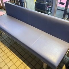 きれいな2〜3人掛けベンチの画像