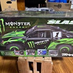 モンスターエナジートラックの画像