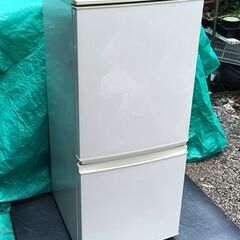 ★動作保証!!お届け可!!★ SHARP 137L 2ドア 冷凍冷蔵庫 SJ-D14B-Wの画像