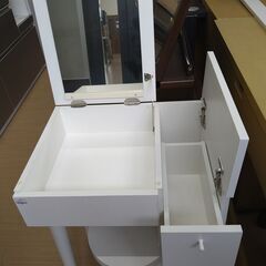 リユースのサカイ浦和店【D704】コンパクトスリムドレッサー AR-DR05 ホワイトの画像