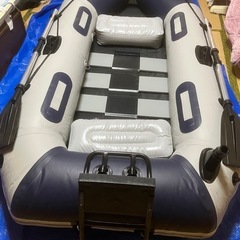 ゴムボートとエレキモーターの画像