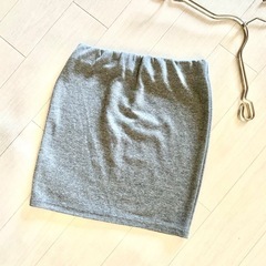 美品❣️レギンスなど組み合わせ　バックロゴ　スカート の画像