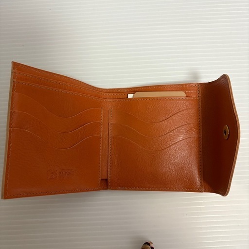 ［未使用品］ IL BISONTE 二つ折り財布 