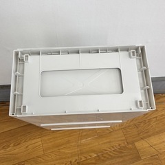 フットペダル式の二段ホワイトごみ箱の画像