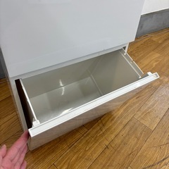 フットペダル式の二段ホワイトごみ箱の画像