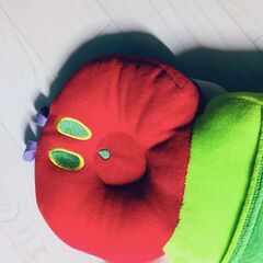 転倒防止 クッション ベビー せおってクッション はらぺこあおむしAmazonのCMで赤ちゃんが背負ってて可愛い！清掃済 ヘッドガード 赤ちゃんの頭を守る 滑り止めハーネスベルト付きぬいぐるみ素材 ベビー ヘッドガード リュック キッズ 転倒防止 頭 グッズ 誕生日 0歳 1歳 出産祝い 女の子 男の子 ベビー用品 安全 かわいい クッション 保護 ベビー ヘルメット ギフト の画像