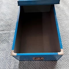 ブリキ衣装ケースの画像