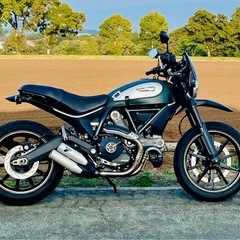 バイク　Ducati  スクランブラー　フルスロットルの画像