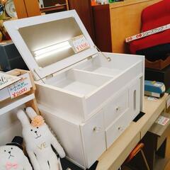 ドレッサー 多機能ホワイト収納ボックス 化粧台にも！小傷多め・シミあり【こちらは店舗です。浜村鹿野温泉ICから3分 買取本舗 宮本リサイクル 営業時間9～19時 定休日水曜のみ←連絡できませんm(_ _)m】の画像