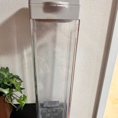 寝かせて収納できる冷水ポット
の画像