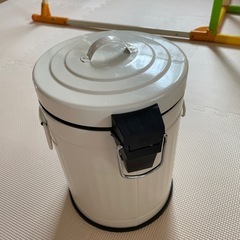 ダストボックス　ペダル式の画像