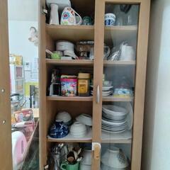 ↓値下げ↓●●７月末処分●●【引っ越し不用品】食器棚　キッチン収納　子ども用扉ストッパー付き　本棚　飾り棚などにも　横幅59×高さ180×奥行32の画像