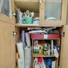 ↓値下げ↓●●７月末処分●●【引っ越し不用品】食器棚　キッチン収納　子ども用扉ストッパー付き　本棚　飾り棚などにも　横幅59×高さ180×奥行32の画像