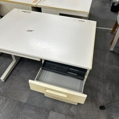 事務机２つ(バラ売り可)の画像