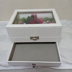 最終値下げ、プリザーブドフラワー.オルゴール.ホワイトBOX（引き出し付き）の画像