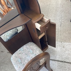 【ジモティー割引で最大15％OFF⭐️】 ドレッサー（椅子付き）の画像