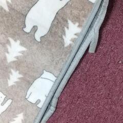シロクマ柄のラグ譲ります。の画像