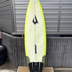中古　フィン付き　justiceサーフボード