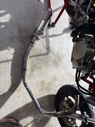 ZEROのエイプ100マフラーです