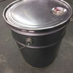 20Lペール缶です。現在室内保管です。画像のとおりフタ付ですの画像