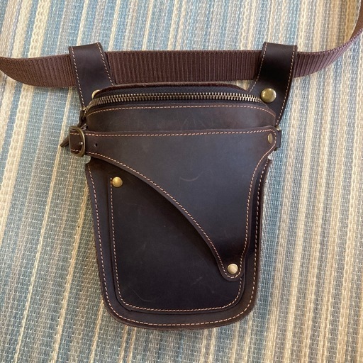 レザーヒップバッグ