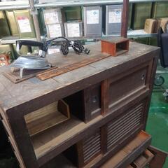 アンティーク家具の画像