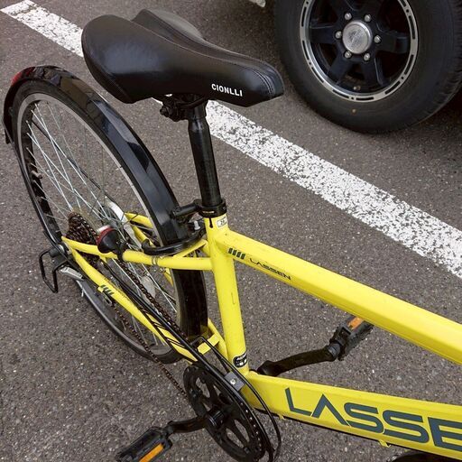 7/7売済LASSEN 自転車 26インチ イエロー 6段変速 クロスバイク
