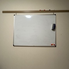 【直接引き取り限定】壁掛けホワイトボード 120×90 cm マーカー／イレーサー付きの画像