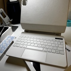 Apple iPad 11’ M4 + Apple Pencil + keyboardの画像