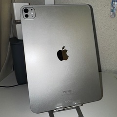 Apple iPad 11’ M4 + Apple Pencil + keyboardの画像