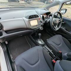 ホンダ フィット 3万キロ台 ホワイト車検2年付き‼️‼️の画像