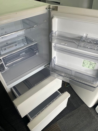北九州市内配送無料　保証付き 値下げた AQR-SV24H冷蔵庫 SVシリーズ アンティークホワイト [238L /3ドア /右開きタイプ]