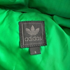 adidas ダウンジャケットの画像