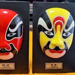 水滸伝 天空星 急先鋒 索超のフィギュアと晁蓋・関勝の京劇お面3点セットの画像