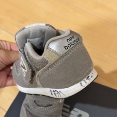 New Balance スニーカー 12.5cm グレーの画像
