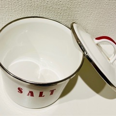 USED白いホーローの鍋型SALT入れ かわいい　の画像