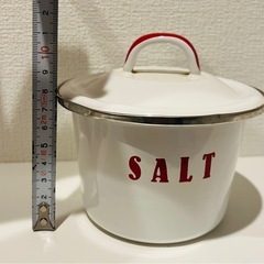 USED白いホーローの鍋型SALT入れ かわいい　の画像